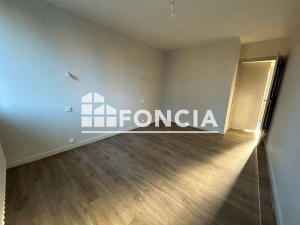 Location Appartement 4 pièces 85 m² - 93 RUE RICHELANDIERE Saint Etienne 42100