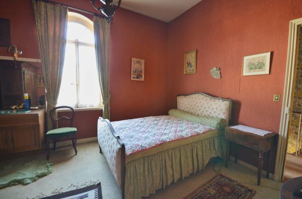 CHATEAU THIERRY (02) centre, à vendre grande maison bourgeoise de 400 m2 habitables avec bâtiment de 800 m2