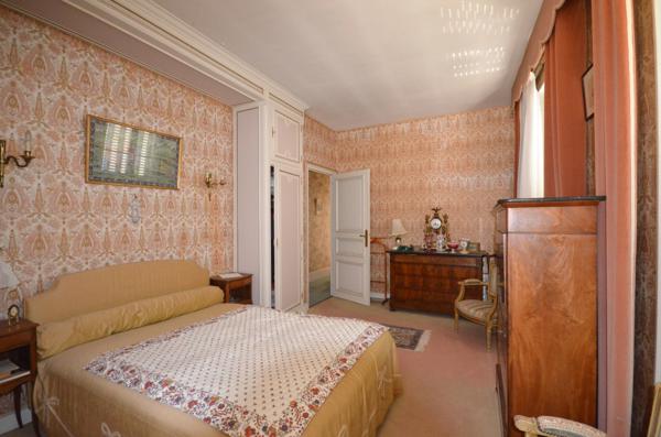 CHATEAU THIERRY (02) centre, à vendre grande maison bourgeoise de 400 m2 habitables avec bâtiment de 800 m2