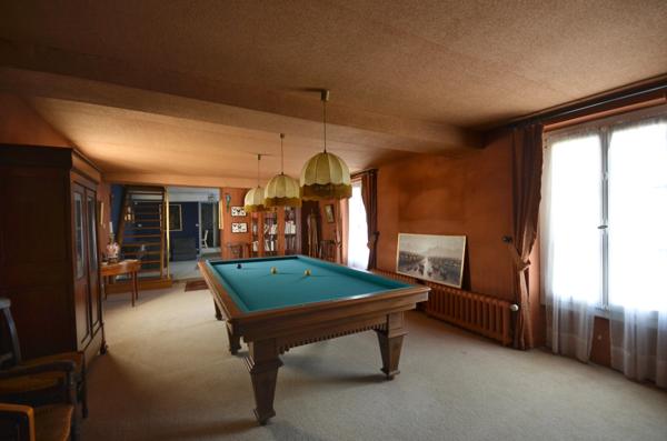 CHATEAU THIERRY (02) centre, à vendre grande maison bourgeoise de 400 m2 habitables avec bâtiment de 800 m2