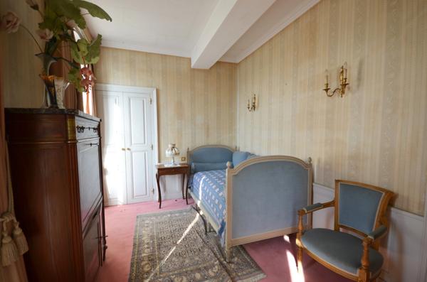 CHATEAU THIERRY (02) centre, à vendre grande maison bourgeoise de 400 m2 habitables avec bâtiment de 800 m2