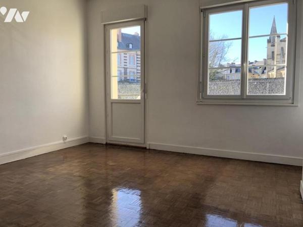 COUTANCES, CENTRE-VILLE