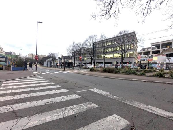 STATIONNEMENT SECURISE  + CAVE  MANGIN-BEAULIEU  ILES DE NANTES