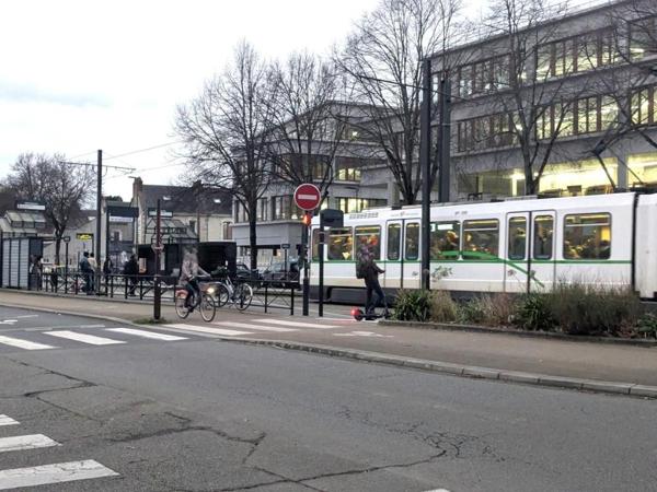 STATIONNEMENT SECURISE  + CAVE  MANGIN-BEAULIEU  ILES DE NANTES