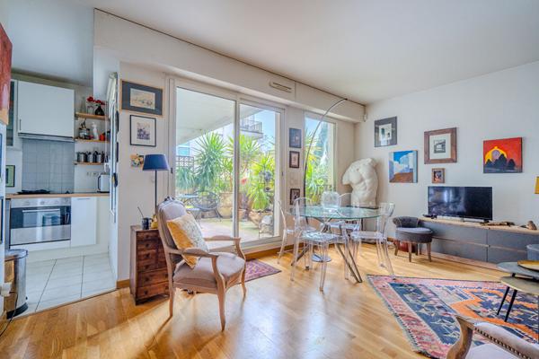 BORDEAUX TIVOLI - Bel appartement T3 avec deux terrasses et place de stationnement