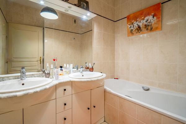 BORDEAUX TIVOLI - Bel appartement T3 avec deux terrasses et place de stationnement