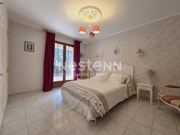 Achat/vente à vendre Maison Villa Solliès-Pont proche Toulon 7 pièce(s) 5 chambres 219 m²
