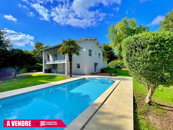 Maison Latresne centre 7 pièce(s) 186 m2 4 chambres piscine