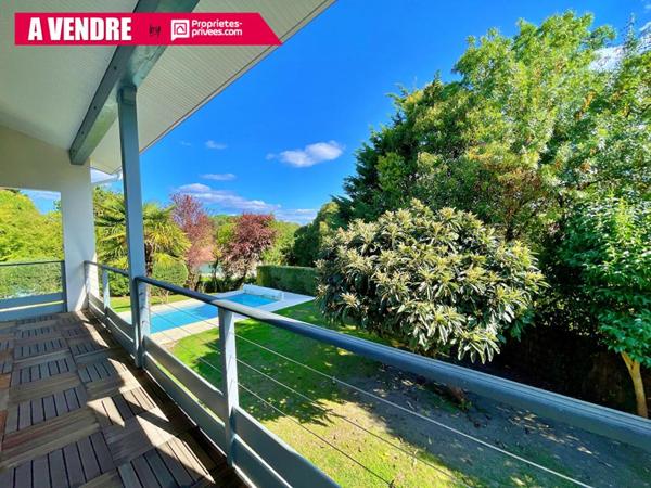 Maison Latresne centre 7 pièce(s) 186 m2 4 chambres piscine