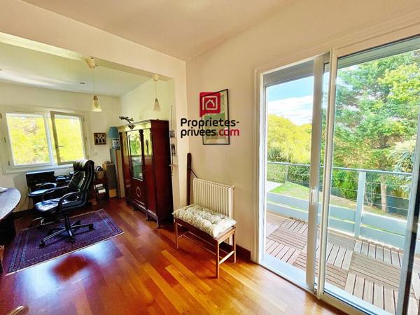 Maison Latresne centre 7 pièce(s) 186 m2 4 chambres piscine