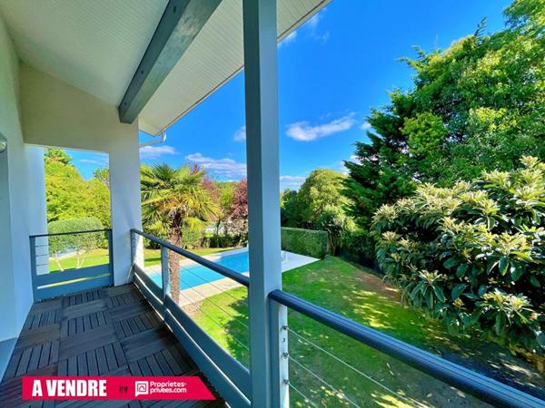 Maison Latresne centre 7 pièce(s) 186 m2 4 chambres piscine