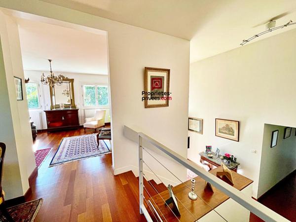 Maison Latresne centre 7 pièce(s) 186 m2 4 chambres piscine