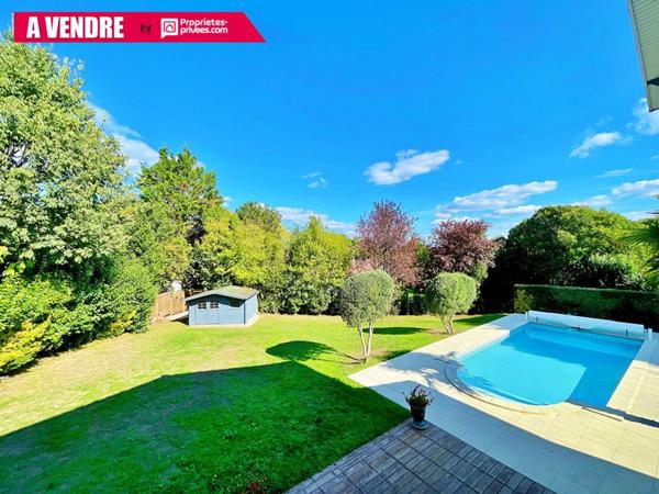 Maison Latresne centre 7 pièce(s) 186 m2 4 chambres piscine