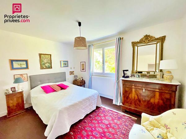 Maison Latresne centre 7 pièce(s) 186 m2 4 chambres piscine