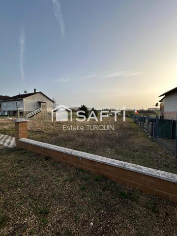 Joli terrain plat de 10 ares 98, borné et viabilisé, dans une rue non passante de RICHELING