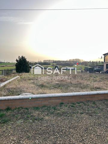 Joli terrain plat de 10 ares 98, borné et viabilisé, dans une rue non passante de RICHELING