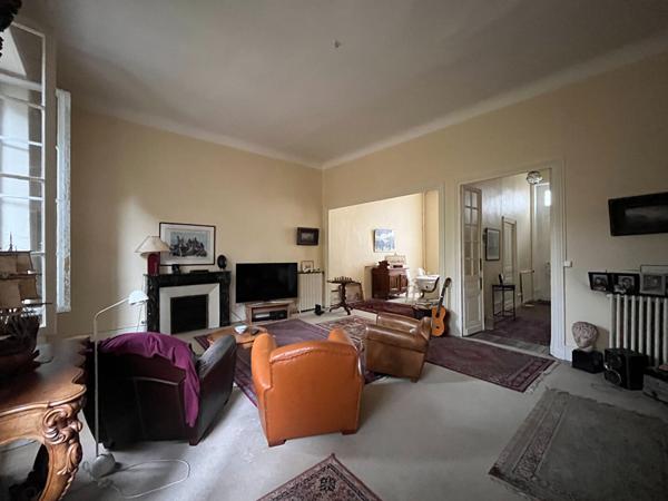 A vendre, plein centre ville de Périgueux (24000), jolie MAISON BOURGEOISE type 6