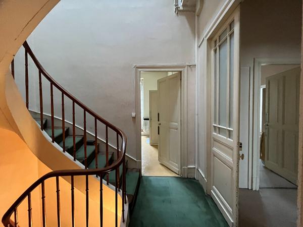 A vendre, plein centre ville de Périgueux (24000), jolie MAISON BOURGEOISE type 6