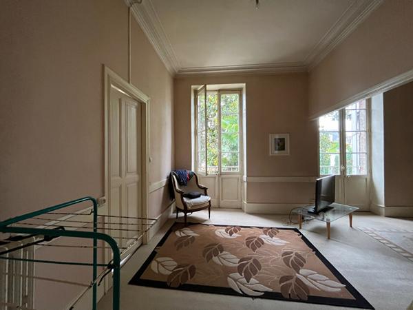 A vendre, plein centre ville de Périgueux (24000), jolie MAISON BOURGEOISE type 6