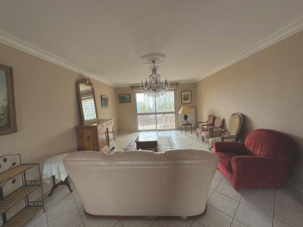 Nantes Beaulieu, allée Beau Rivage, Très bon potentiel pour ce T4 de 92 m2 avec balcons, cave et garage