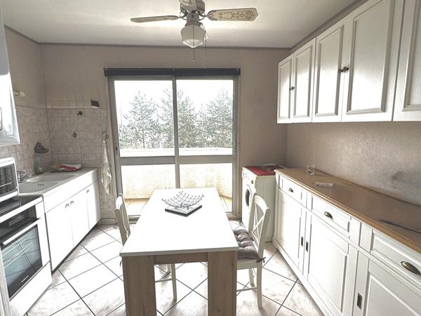 Nantes Beaulieu, allée Beau Rivage, Très bon potentiel pour ce T4 de 92 m2 avec balcons, cave et garage