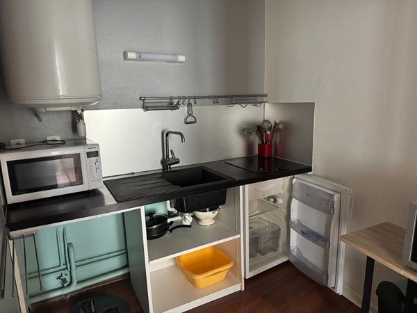 A DEUX PAS DU MARCHE, APPARTEMENT MEUBLE REFAIT RECEMMENT