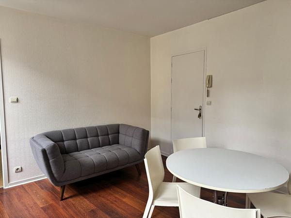 A DEUX PAS DU MARCHE, APPARTEMENT MEUBLE REFAIT RECEMMENT