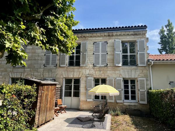 PIERRE DE TAILLE - 3 CHAMBRES - JARDIN - 2 STATIONNEMENTS ET CAVE