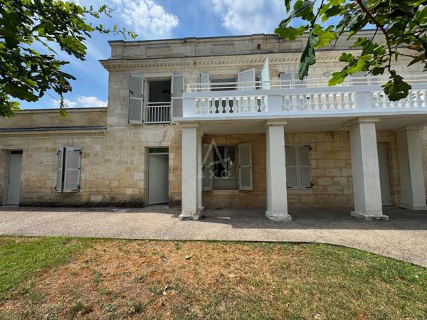 PIERRE DE TAILLE - 3 CHAMBRES - JARDIN - 2 STATIONNEMENTS ET CAVE