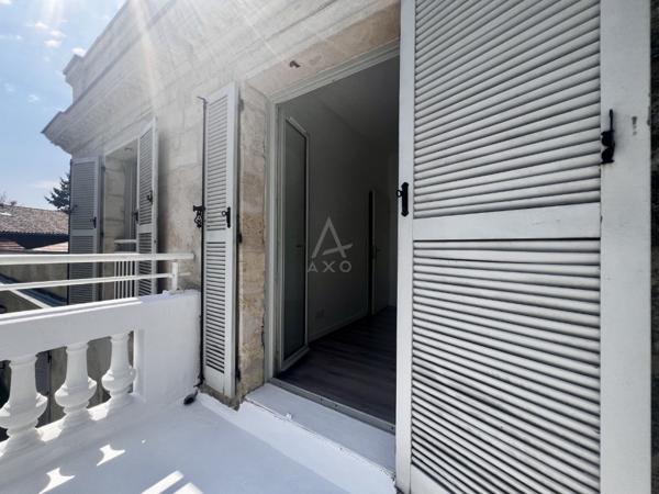 PIERRE DE TAILLE - 3 CHAMBRES - JARDIN - 2 STATIONNEMENTS ET CAVE
