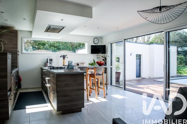 Maison à vendre 7 pièces 202 m² Saint-Brieuc-des-Iffs