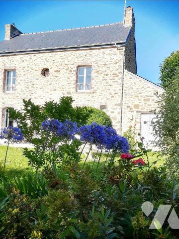 DINARD maison en pierres de 6 pièces sur terrain de 865m²