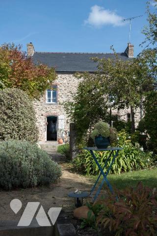 DINARD maison en pierres de 6 pièces sur terrain de 865m²