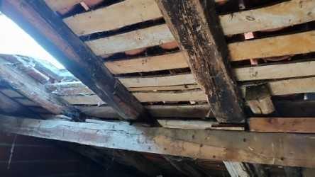 Maison de ville 108 m2, avec jardin, à rénover.