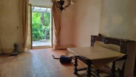 Maison de ville 108 m2, avec jardin, à rénover.