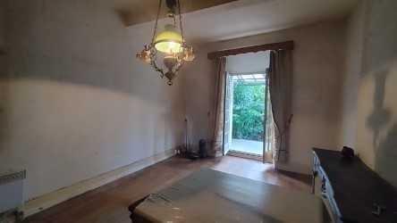 Maison de ville 108 m2, avec jardin, à rénover.