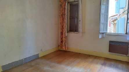 Maison de ville 108 m2, avec jardin, à rénover.