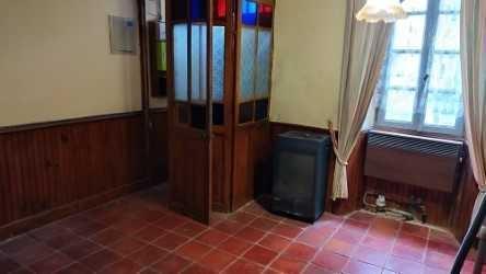 Maison de ville 108 m2, avec jardin, à rénover.