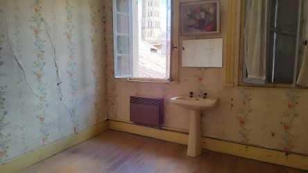 Maison de ville 108 m2, avec jardin, à rénover.