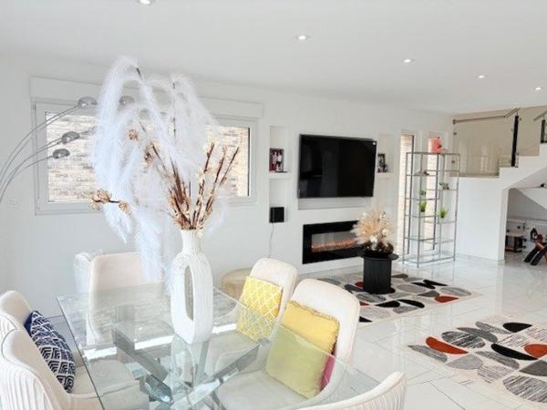 Secteur Résidentiel prisé, découvrez ce pavillon contemporain individuel  et des prestations Modernes (5 chambres)