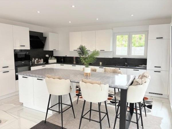 Secteur Résidentiel prisé, découvrez ce pavillon contemporain individuel  et des prestations Modernes (5 chambres)