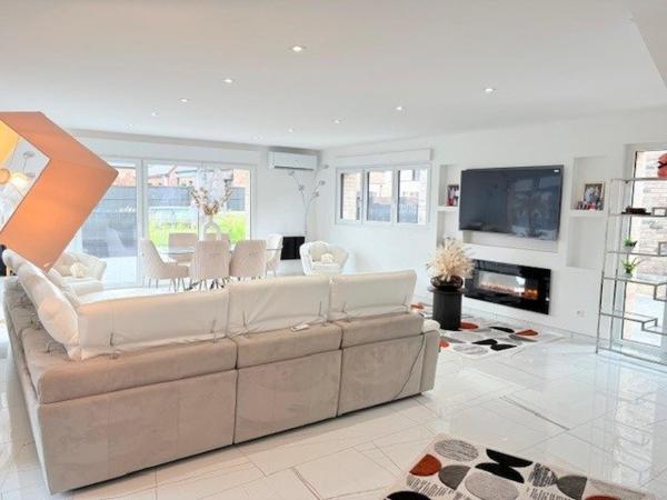 Secteur Résidentiel prisé, découvrez ce pavillon contemporain individuel  et des prestations Modernes (5 chambres)