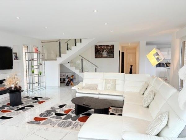 Secteur Résidentiel prisé, découvrez ce pavillon contemporain individuel  et des prestations Modernes (5 chambres)