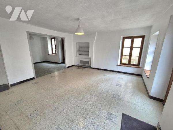 Au centre village d'Essoyes, à proximité des commerces et des commodités à pied, venez découvri...