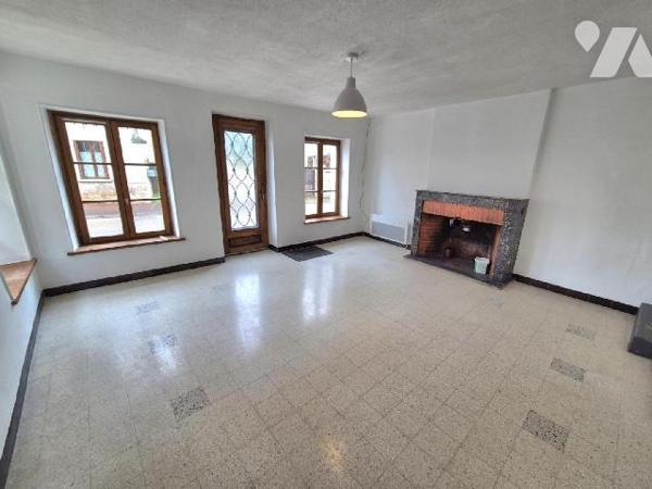 Au centre village d'Essoyes, à proximité des commerces et des commodités à pied, venez découvri...