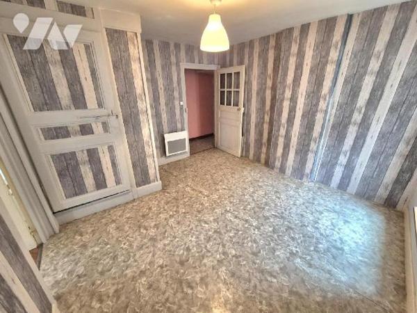 Au centre village d'Essoyes, à proximité des commerces et des commodités à pied, venez découvri...