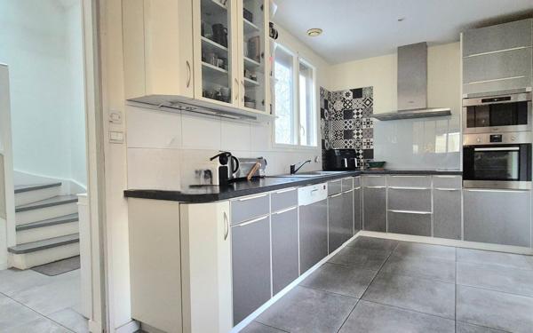 Maison à vendre    9 pièces • 227,16 m2 Yerres