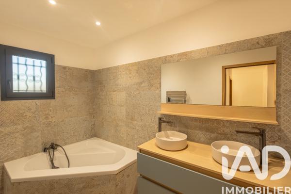 Maison à vendre 4 pièces 142 m² Arles