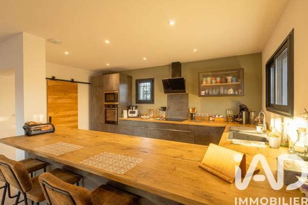 Maison à vendre 4 pièces 142 m² Arles