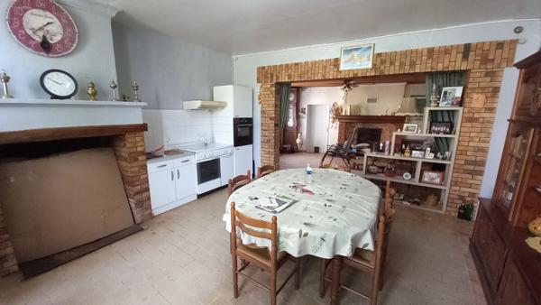 Maison de bourg à 10 minutes de Montpon Ménestérol.
